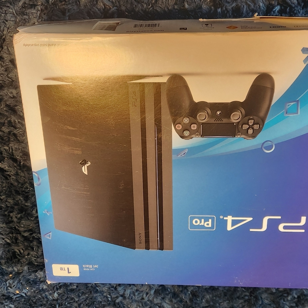 PS 4 - Picture 4 of 10